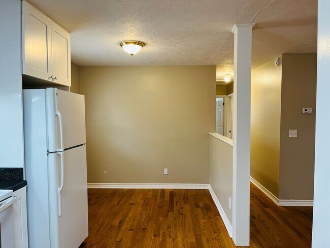 Building Photo - Charming 3-bedroom, 1.5-bath brick ranch situated on a large private lot in Carrollton! Must see!