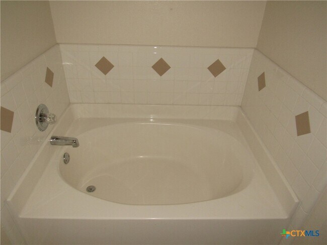 Building Photo - 6006 Sulfur Spring Dr