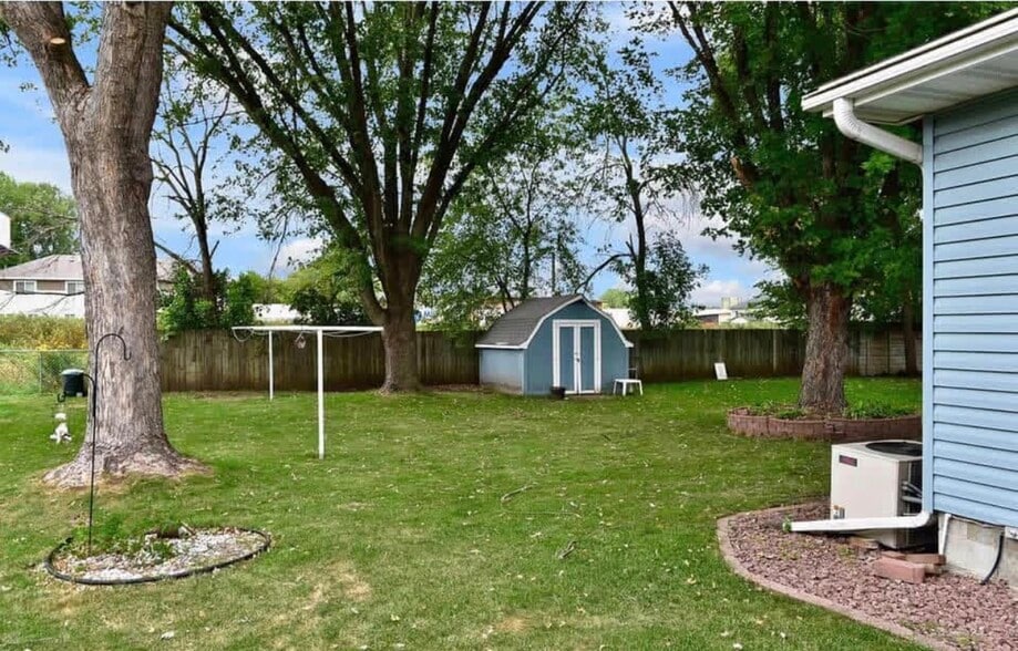 Building Photo - 465 Kerry Dr