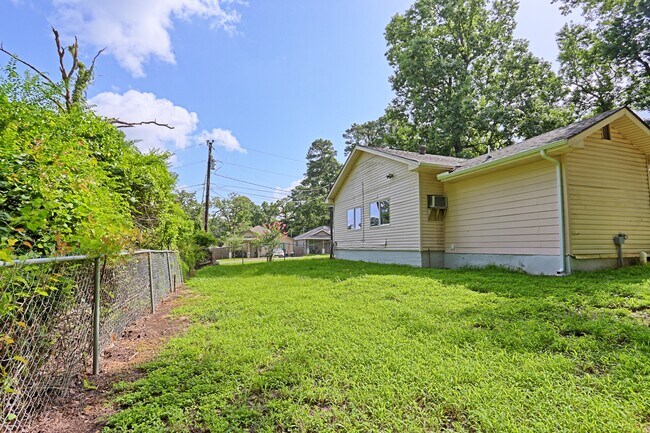 Building Photo - 704 Natchez River Cir