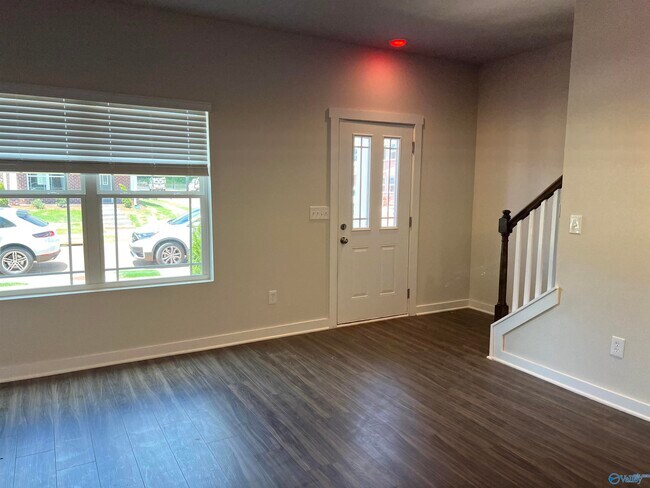 Building Photo - 407 Falls Pointe