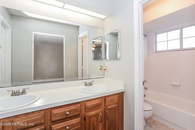 Building Photo - 9539 Glenn Abbey Way