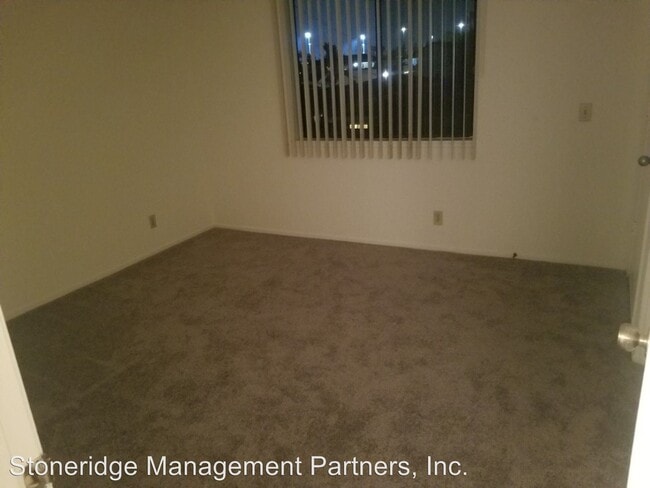 Building Photo - 3930-3940 W Valencia Dr