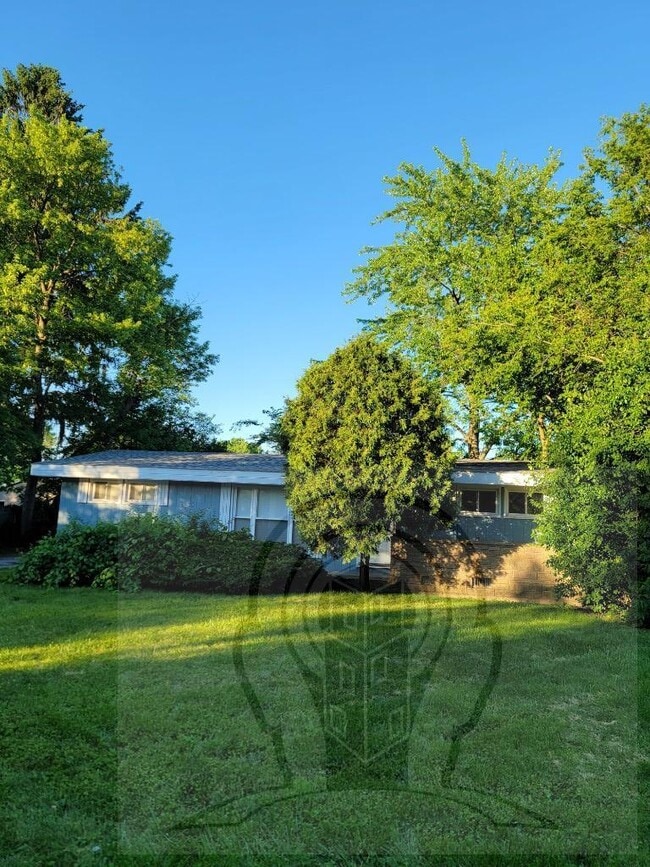 Building Photo - 4 bedroom in DEERFIELD IL 60015