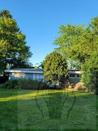 Building Photo - 4 bedroom in DEERFIELD IL 60015