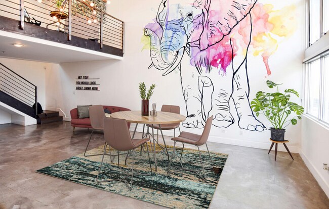 Primary Photo - 1037 N Laurel Ave