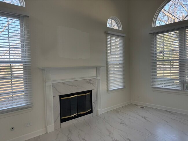 Building Photo - 1150 Regency Dr