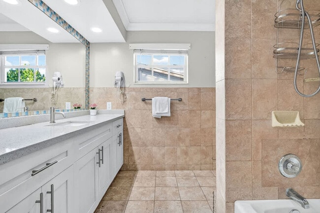 Building Photo - 2423 NE 202nd St