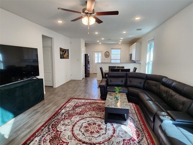 Building Photo - 31322 Whitfield Ct