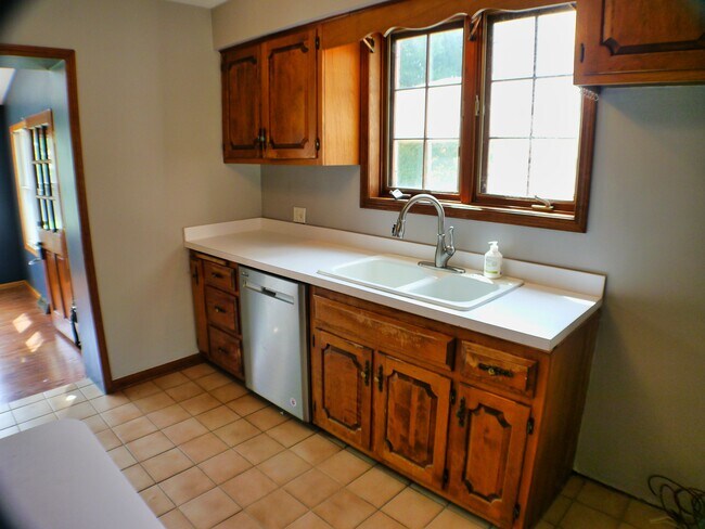 Building Photo - 9337 S Richmond Ave