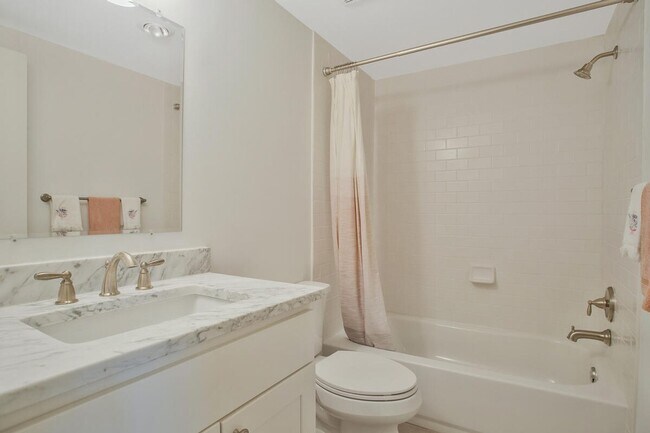 Building Photo - Coming Soon! 2 bedroom condo in Annapolis!