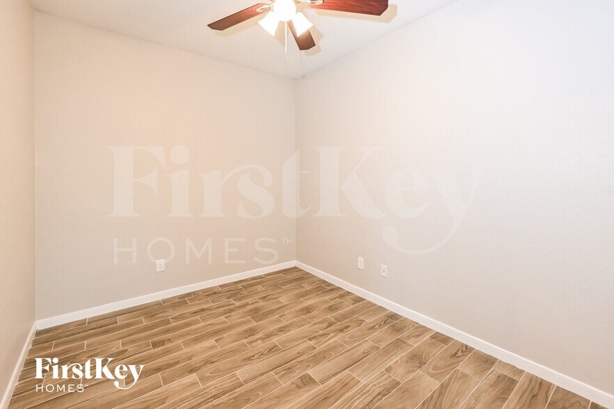 Building Photo - 2722 Skyview Long Dr