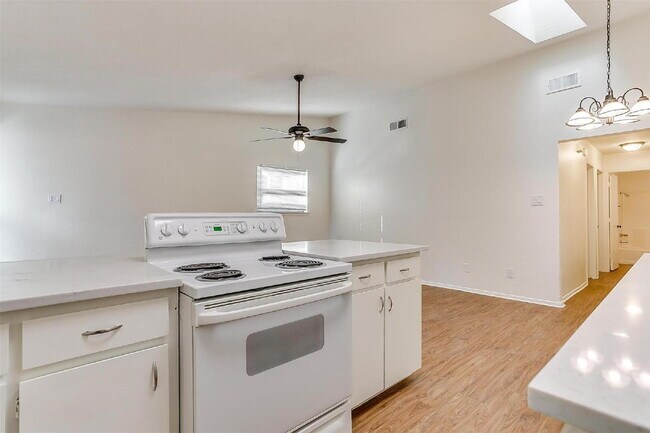 Building Photo - 2 Bed Duplex in Fairmount!