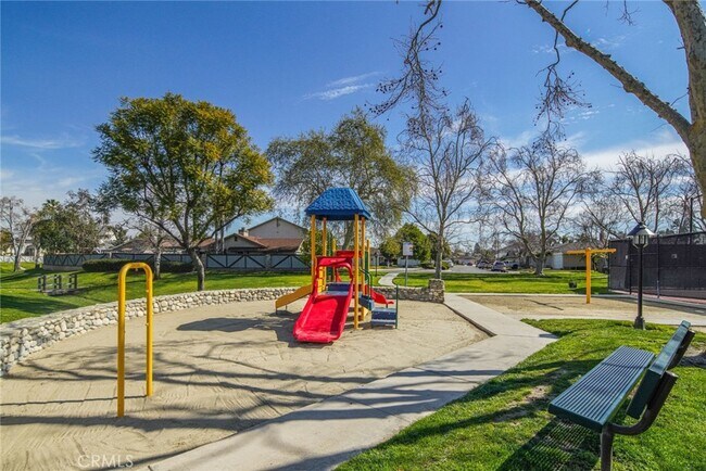 Building Photo - 3732 Oak Creek Dr