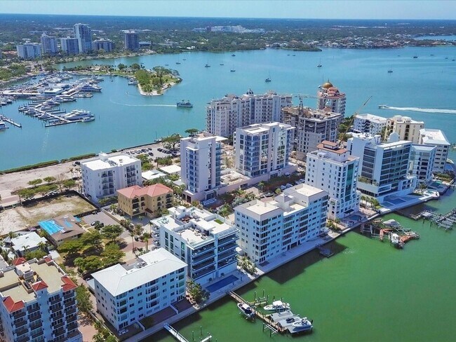 Building Photo - 226 Golden Gate Point