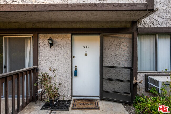 Building Photo - 348 Miraleste Dr