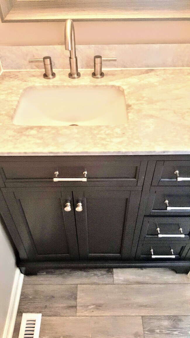 Building Photo - 1862 Beechwood Ave NE