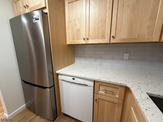 Building Photo - 6 E Blackwell St
