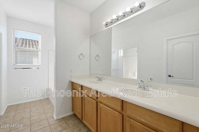 Building Photo - 4188 S Mariposa Dr