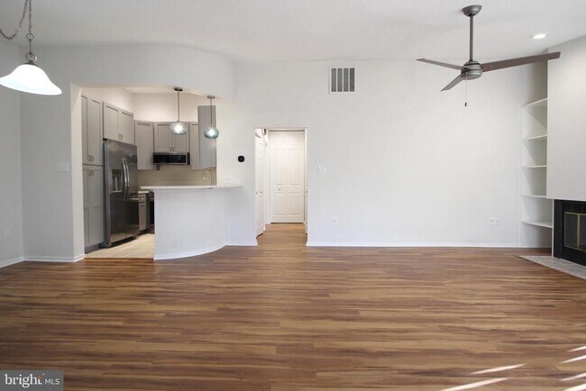 Building Photo - 1956 Villaridge Dr