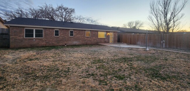 Building Photo - FOR LEASE -  4 BEDROOM HOME - NORTH LUBBOCK