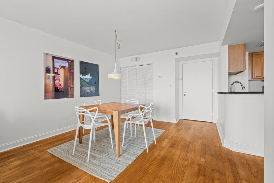 Building Photo - 770 Claughton Island Dr