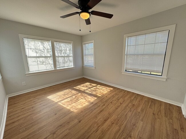 Building Photo - 1115 S 11th St