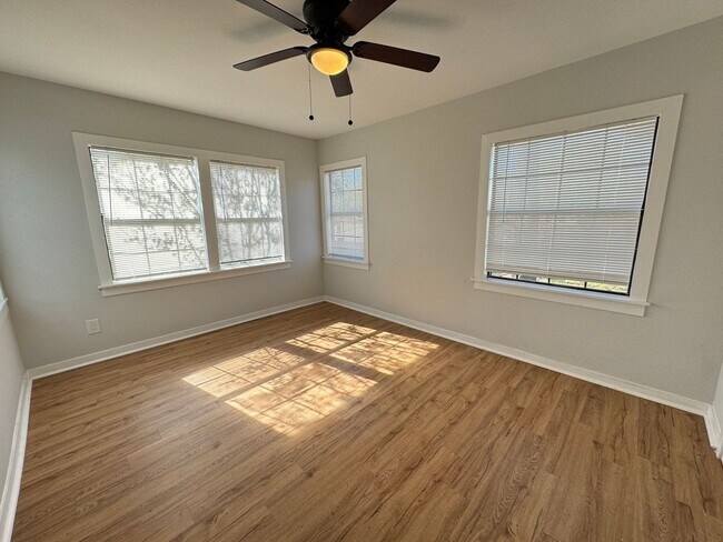 Building Photo - 5-Bedroom Home for Rent in Temple - *Save $255/Month!*