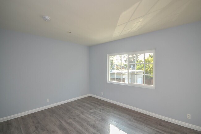 Building Photo - 1112 Ocean Park Blvd