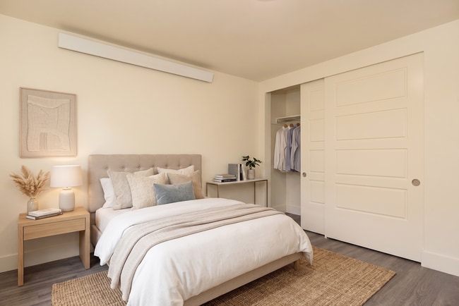 Building Photo - Seattle 3 Bedroom Apartment for Rent | Newly Remodeled Home with In-Unit Washer/Dryer, Private En...