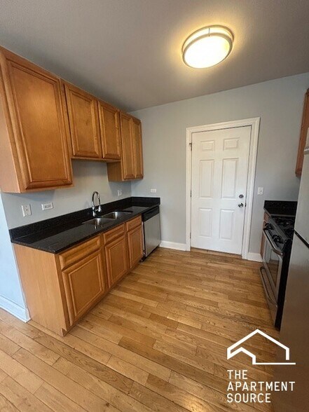 Building Photo - 2900 N Kolmar Ave