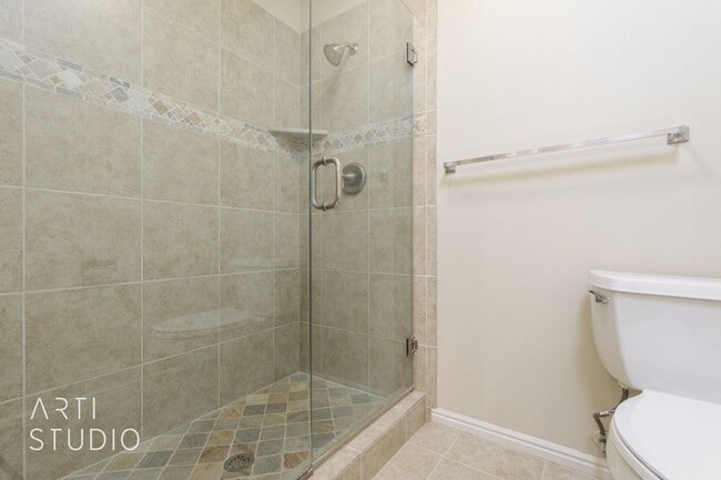 Building Photo - 4 Bedroom 2.5 Bath Home in Creekside Village