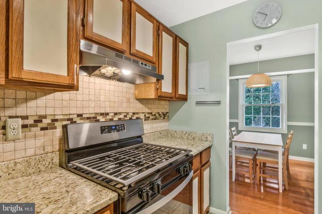 Building Photo - 3846 Lyndhurst Dr
