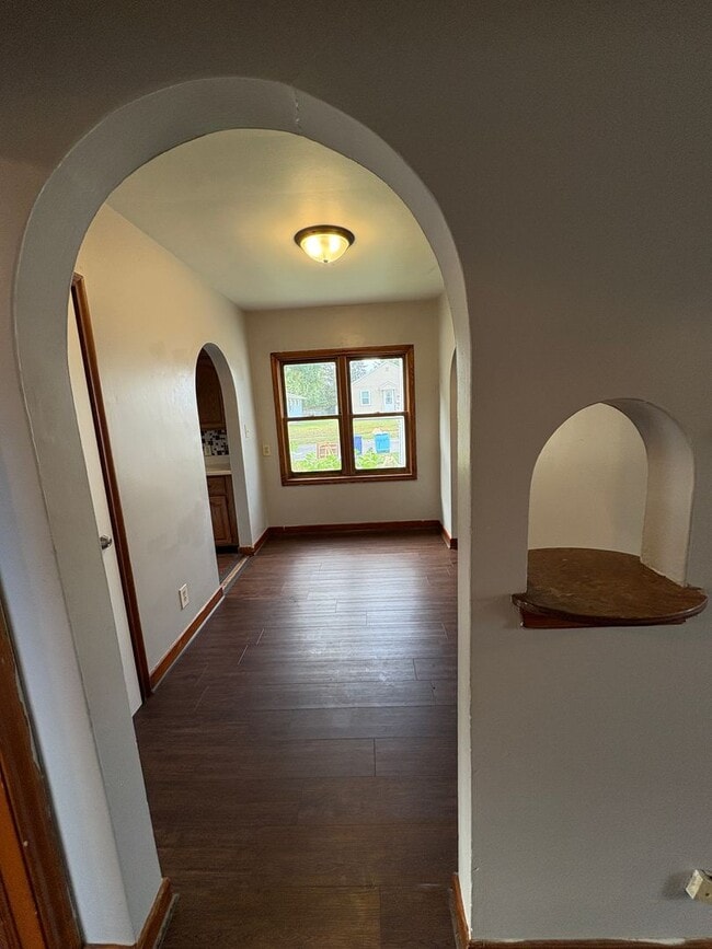 Building Photo - 3 Bed, 1 Bath - House for rent! NO APPLICATION FEES!!!