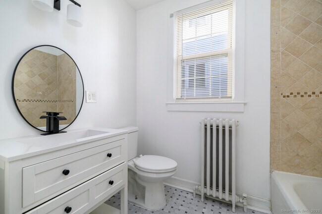 Building Photo - 58 Mayflower Ave