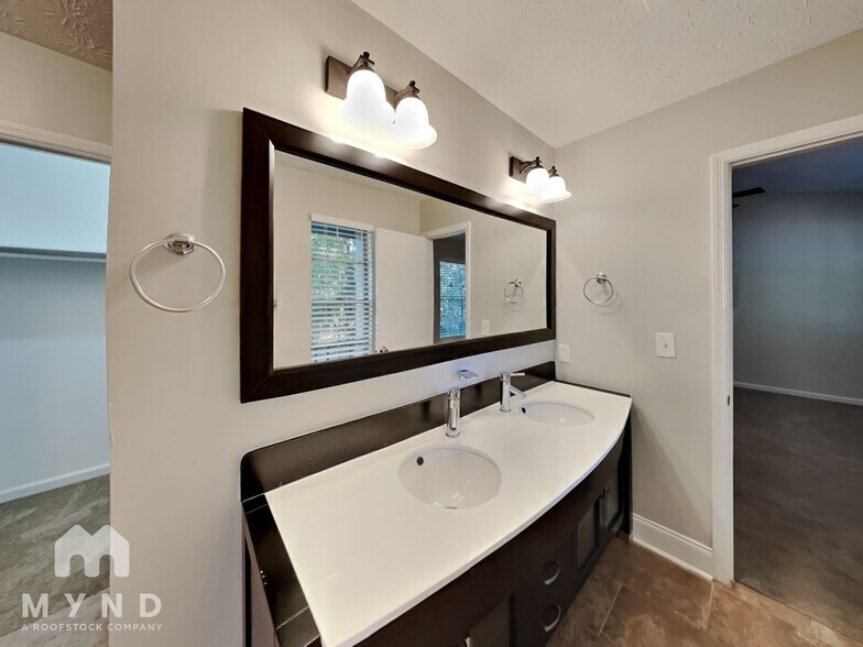 Building Photo - 255 Marcliff Ct