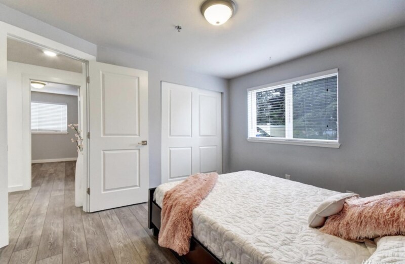 Building Photo - 9731 Holly Dr