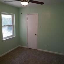 Building Photo - 9615 Beverly Hill St