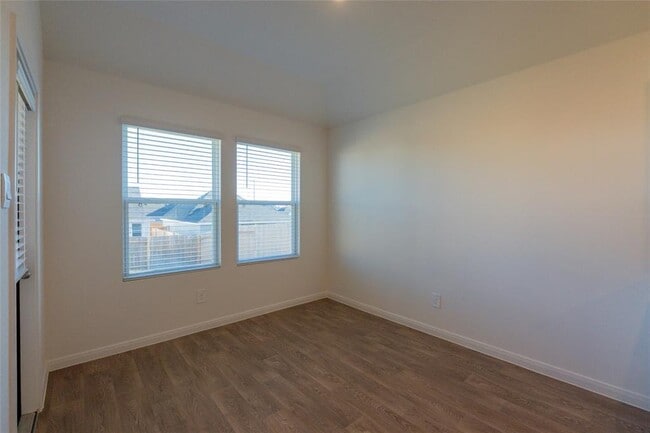 Building Photo - 223 Las Lomas Dr