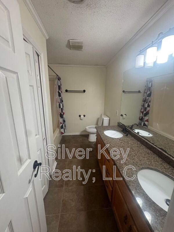 Building Photo - 1339 English Ln