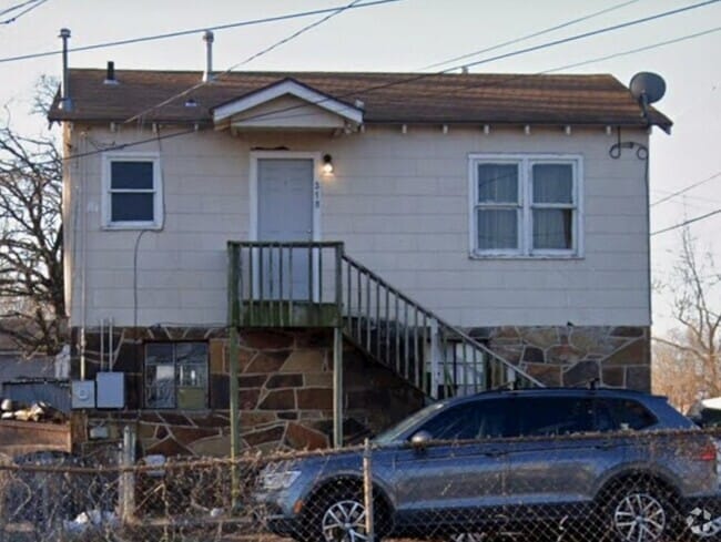 Building Photo - 318 N Wilson Ave