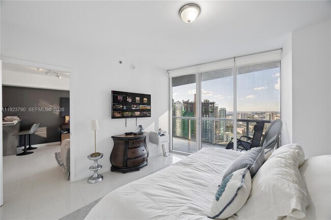 Building Photo - 465 Brickell Ave