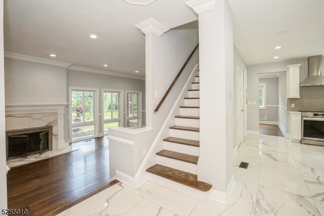 Building Photo - 242 Lake Rd