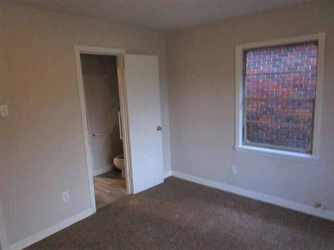 Building Photo - 616 Garrett St