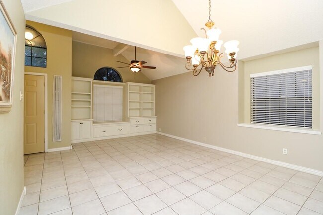 Building Photo - 1402 Longhorn Dr