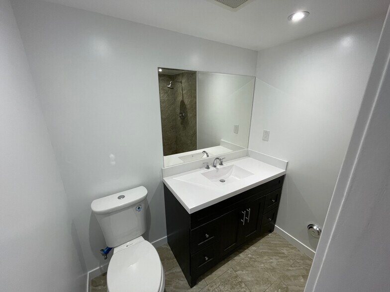 Bathroom 1 - 2716 Via Paseo
