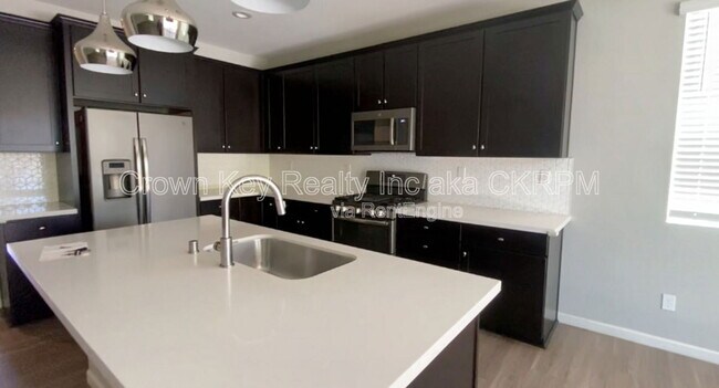 Building Photo - 2254 Middlebury Dr