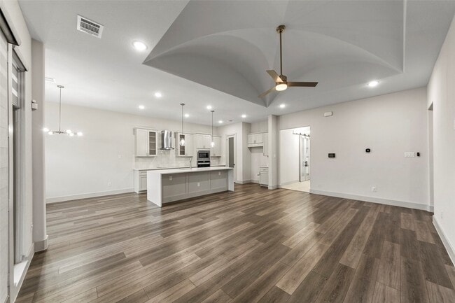Building Photo - 2089 Abela Dr