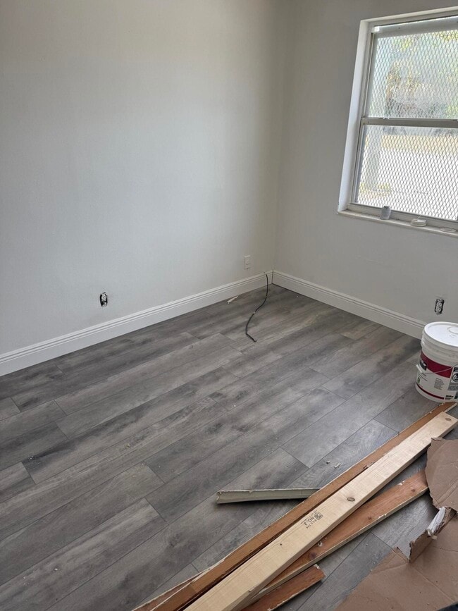 Building Photo - 1564 W 28th St