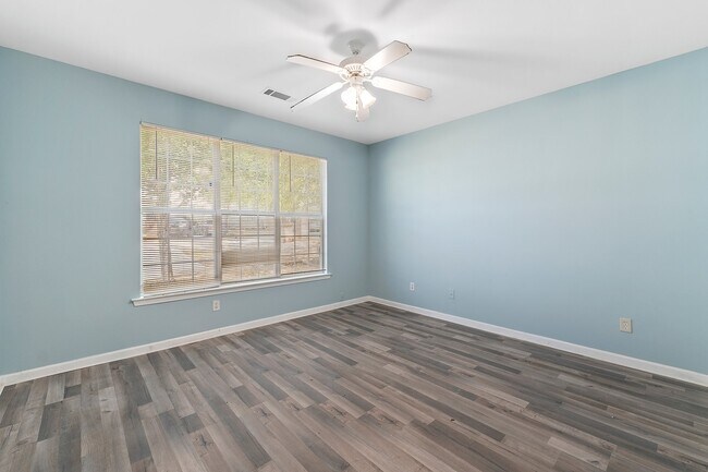 Building Photo - 7679 Creekside Ln